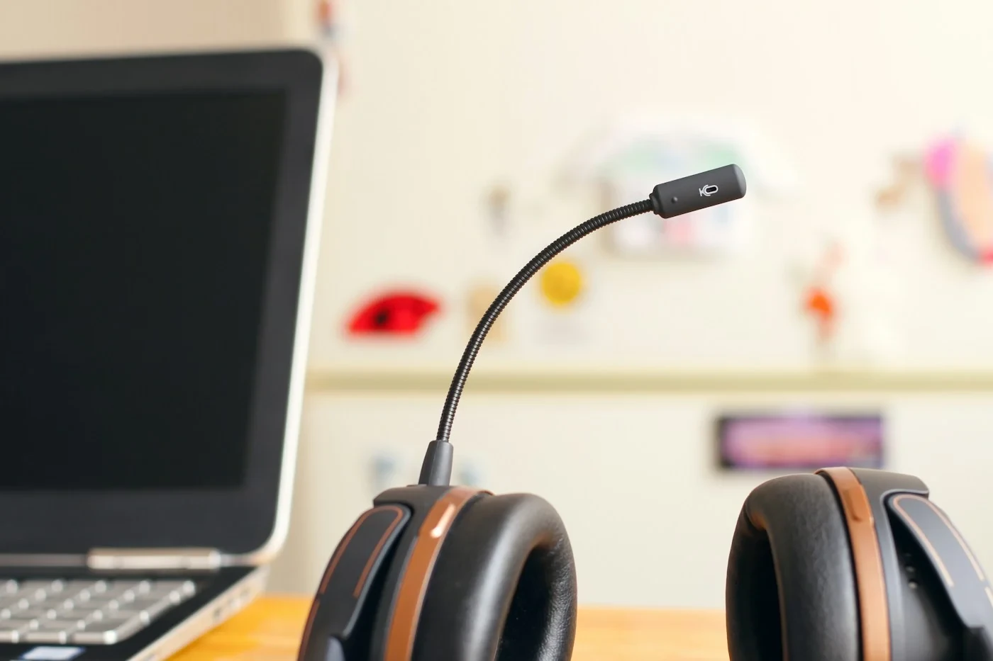 Headset und Laptop als Motiv für persönliche Betreuung und technischen Support